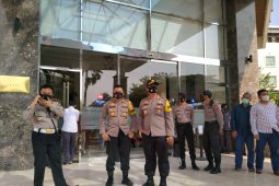 Ratusan Personel Polres Serang Kota Amankan Pengundian Nomor Urut Cabup Dan Cawabup Serang