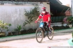 Bupati Aceh Barat jalani isolasi mandiri dengan berolahraga sepedadi pendapa