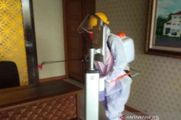 Positif COVID-19, petugas medis jemput ASN Pemkab Bekasi saat sedang rapat