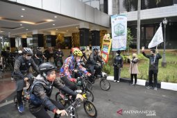 Kemendes sambut Hari Batik Nasional dengan gowes