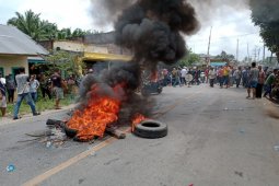 Warga Kualuh Selatan blokir Jalinsum, ini penyebabnya