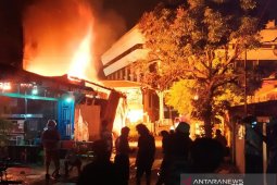 Didahului suara ledakan, satu bangunan di Pematangsiantar terbakar