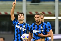 Drama tujuh gol terjadi saat Inter  tundukkan Fiorentina 4-3