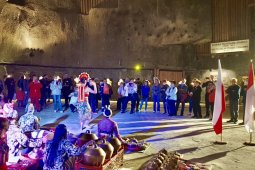 Gamelan & tari Indonesia tutup pameran foto di  tambang garam Polandia