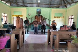 Intip giat personel TMMD di hari Minggu, "briefing" beribadah hingga aksi sosial