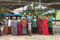 Anggota TMMD Reguler ke-109 anjangsana ke rumah tokoh Pulau Hanaut