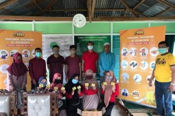 Komunitas Gerakan Peduli Santri bagikan vitamin C di ponpes