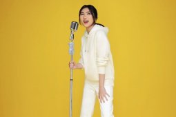 Isyana Sarasvati lelang sweater edisi terbatas untuk sumbangan