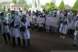 DPRD Maluku : profesi apoteker harus dihormati