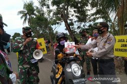 Masyarakat yang patuh pakai masker dapat bingkisan