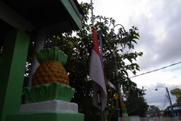 Bendera setengah tiang kenang keganasan G 30 S/PKI di banjarmasin kurang
