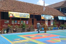 Bangunan sekolah putri zaman Belanda, kokoh meski dimakan usia