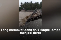 Jembatan putus, debit air sungai bertambah di Desa Tompe