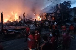 Pasar Sintang terbakar, pasien RSUD diungsikan
