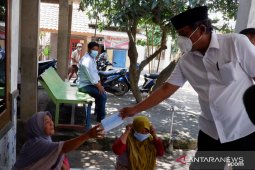 Kampanye protokol kesehatan, Cawabup Pandji bagikan masker