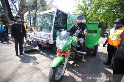 872 penyapu jalan di Kota Bandung resmi jadi pegawai Dinas LHK