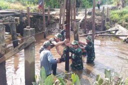 Sudah seminggu bersama warga telah menganggap personel TMMD seperti keluarga sendiri