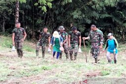 Petani Jagung Dusun Gaman Humbahas buktikan kepekaan jiwa sosial personel TMMD