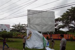 Bawaslu Bangka Tengah tertibkan alat peraga pasangan calon