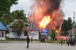 Kapolres: tembakan peringatan untuk buka blokade di jalan Trans Papua
