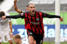 Frankfurt puncaki klasemen Liga Jerman setelah hentikan start sempurna Hoffenheim