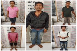 Polsek Besitang Langkat tangkap lima warga pesta sabu-sabu