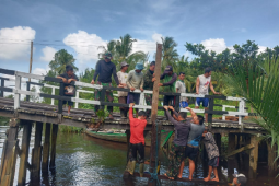 Jembatan merupakan salah satu tulang punggung perekonomian masyarakat