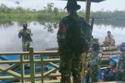 Satgas Pamtas tangkap empat pelaku illegal logging di Sambas