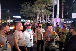 Polisi bubarkan aksi mahasiswa melebihi jam di Serang Banten