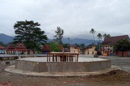 Air mancur tengah dibangun di bundaran  kawasan  Danau Kerinci