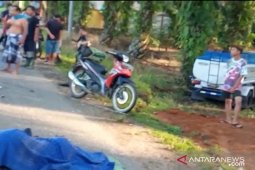 Truk pengangkut BBM tabrak bebek, seorang perempuan  meninggal tergilas