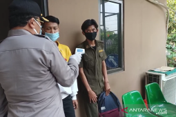 Polisi temukan pendemo menyamar jadi anggota Satpol PP di Cengkareng