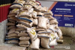 Dinsos Cianjur ganti beras bansos yang terendam banjir