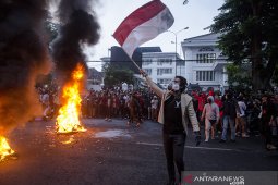 Aksi tolak UU Cipta Kerja di Bandung
