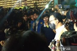Temui massa, Anies: suarakan keadilan dengan tertib