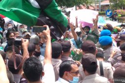 Di Situbondo, demo tolak UU Cipta Kerja sempat ricuh