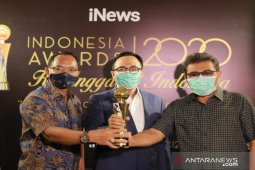 Bupati Pamekasan Terima Penghargaan "Indonesia Award 2020"