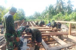 Hari ini Satgas TMMD kembali kebut penyelesaian pekerjaan jembatan