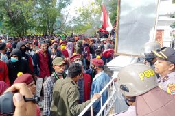 Polisi tahan tiga pelajar SMA terlibat aksi unjuk rasa tolak UU Cipta Kerja