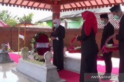 Pemprov Jatim serahkan bantuan penanganan COVID-19 kepada warga Magetan