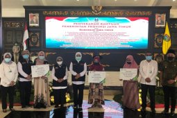 Gubernur Khofifah serahkan santunan untuk ahli waris pekerja di Jombang
