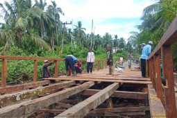 Renovasi Jembatan Handil Samsu masuk tahap pemasangan lantai