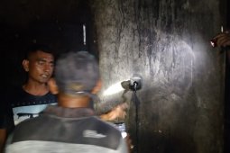 Diduga akibat obat nyamuk elektrik, satu unit rumah di Aceh Timur terbakar