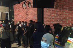 Terima tamu di masa PSBB, panti pijat digerebek