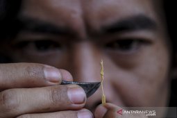 Kerajinan patung mini
