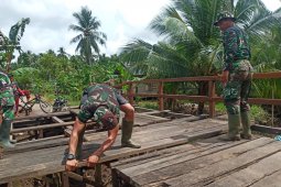 Jembatan darurat Handil Gayam kembali diperbaiki