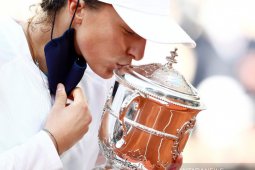 Juara French Open Swiatek dikarantina setelah bertemu presiden