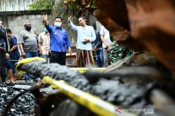 Aminullah serahkan bantuan korban kebakaran di Geuceu Kayee Jato