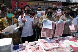Polres Cimahi bongkar sindikat pengedar uang palsu pecahan Rp100 ribu