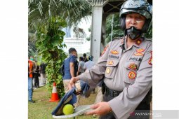 Bola kasti diduga berbahan kimia di Bundaran BI diamankan polisi